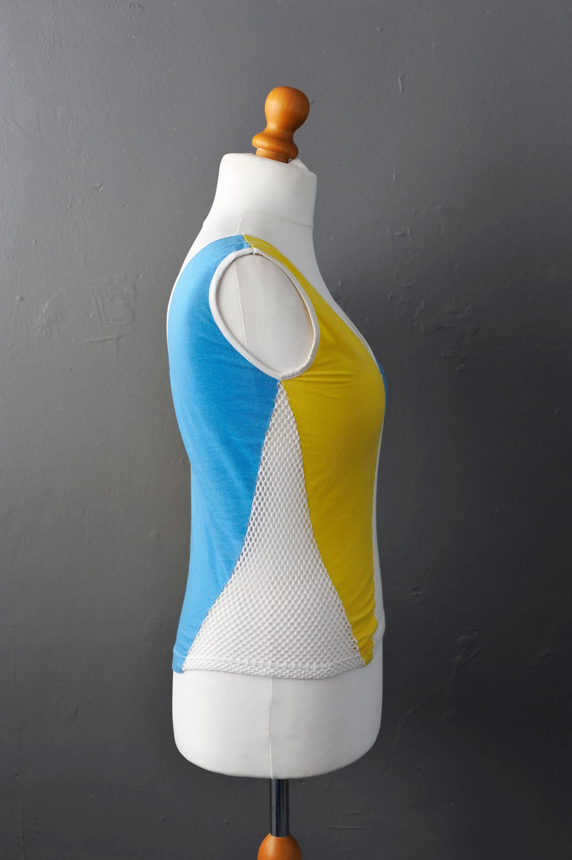 80s Fishnet Top, Summer Sleeveless Tank Vest, Size Medium