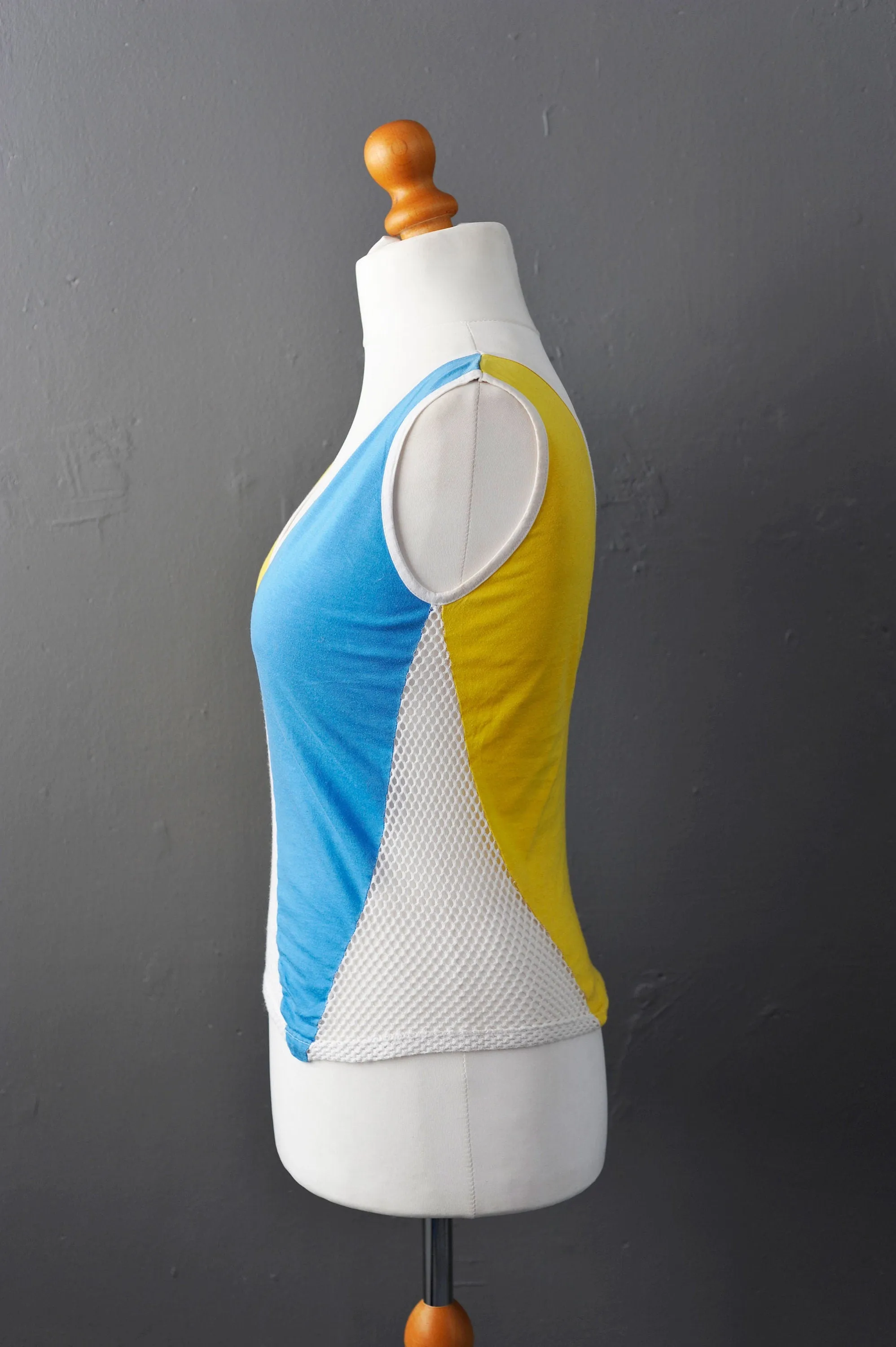 80s Fishnet Top, Summer Sleeveless Tank Vest, Size Medium