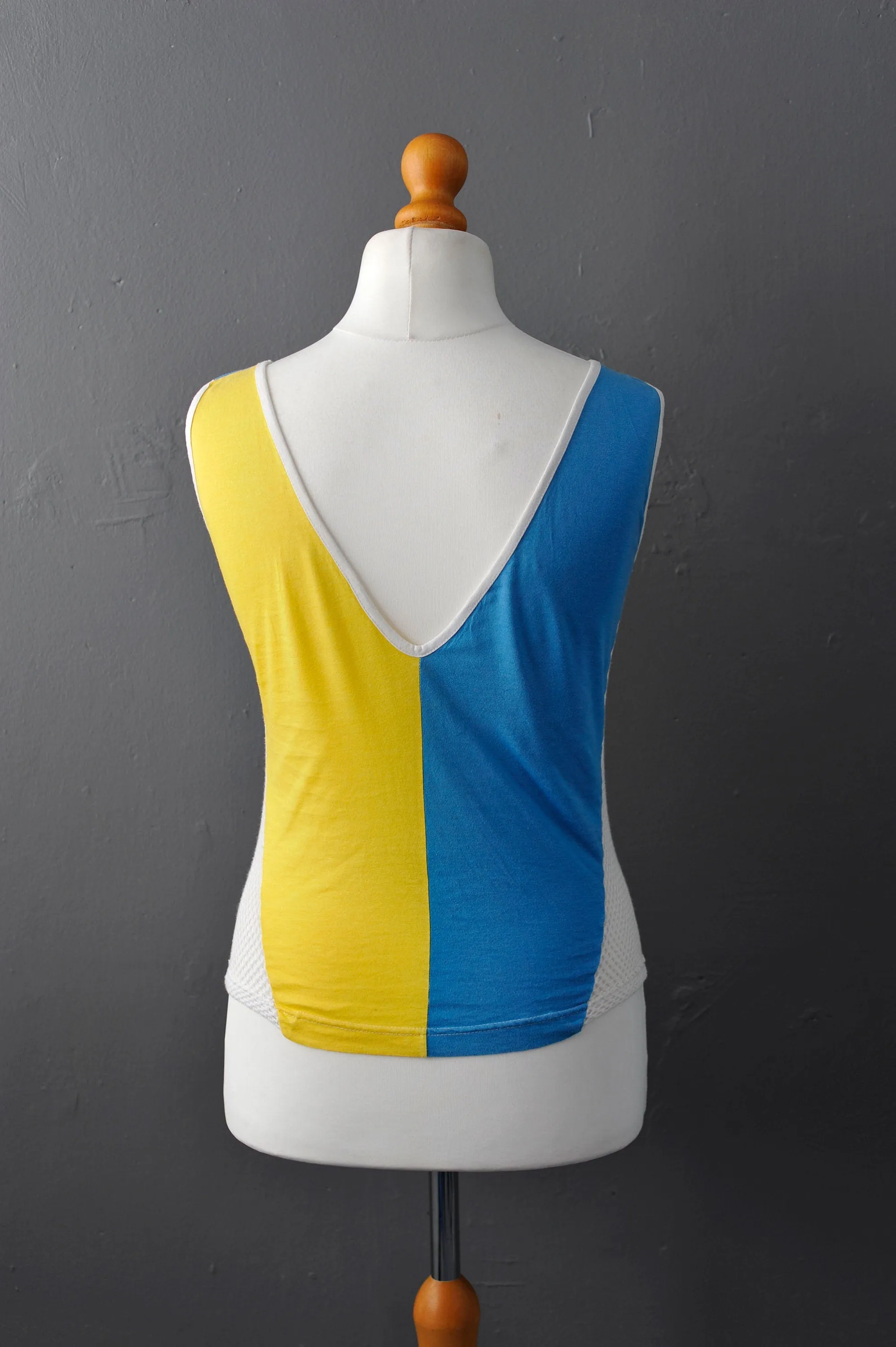 80s Fishnet Top, Summer Sleeveless Tank Vest, Size Medium