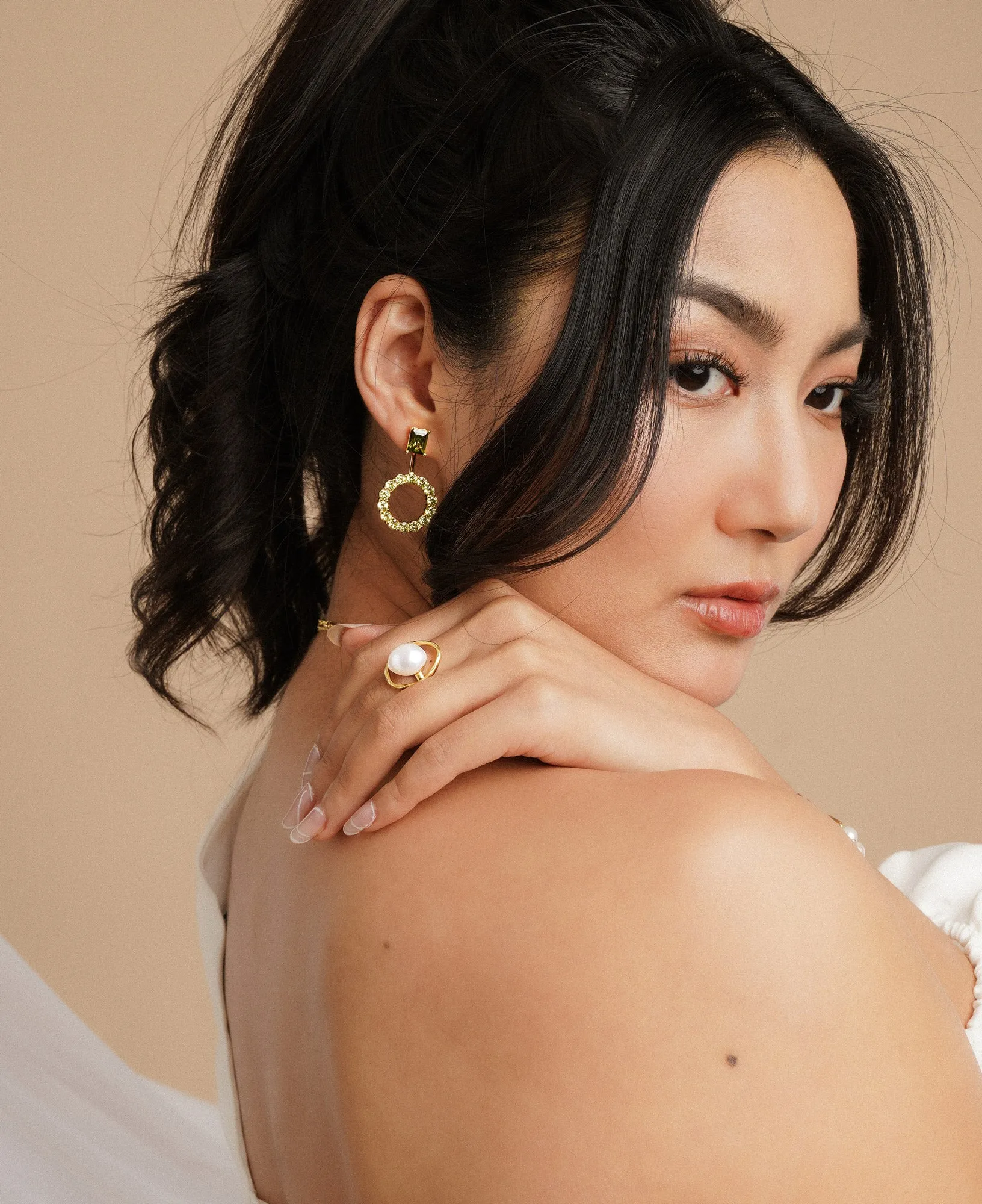 Astrid Peridot Studs with Round Jacket