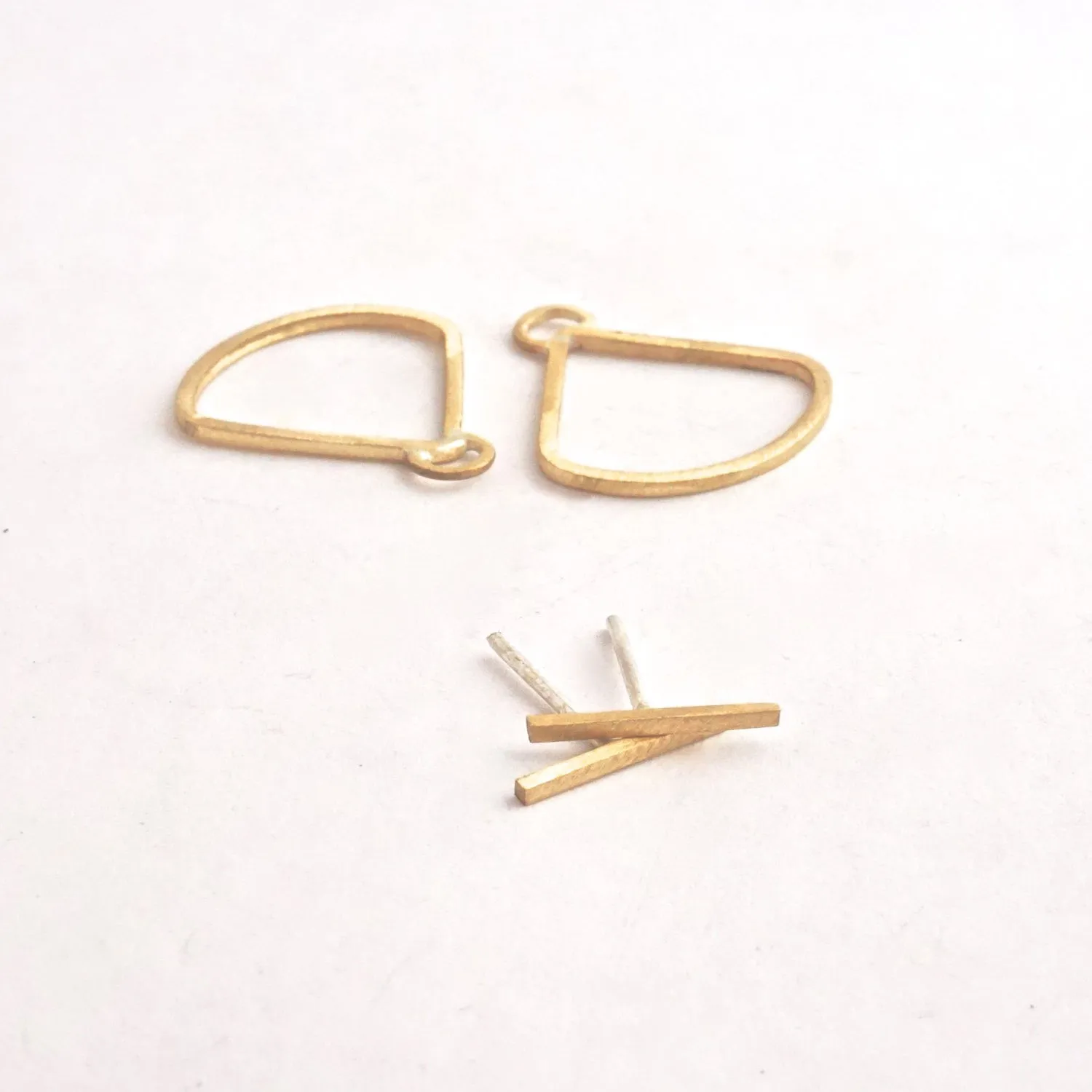 Contemporary Hand-Crafted Staple Ear Jacket With Half Circle Ear Jacket - 0173