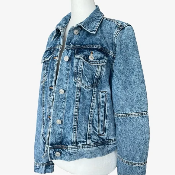 Free People We the Free &quot;Rumors&quot; Cropped Denim Jacket Light Indigo Blue XS EUC