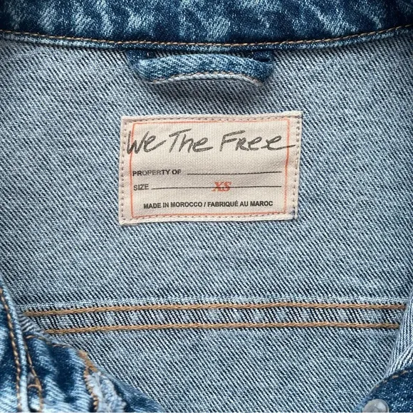 Free People We the Free &quot;Rumors&quot; Cropped Denim Jacket Light Indigo Blue XS EUC