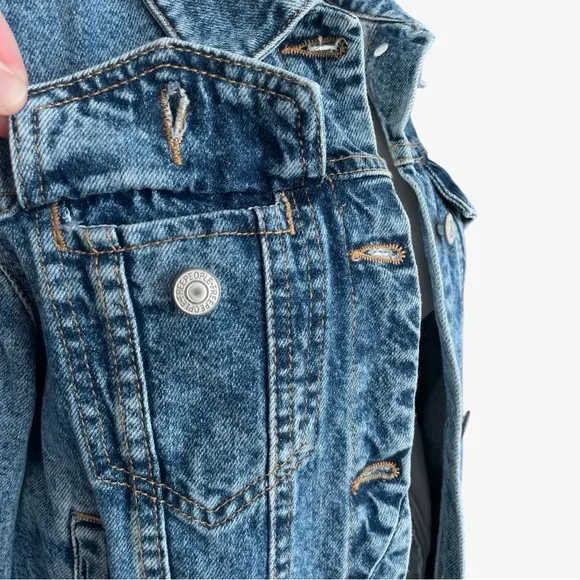 Free People We the Free &quot;Rumors&quot; Cropped Denim Jacket Light Indigo Blue XS EUC