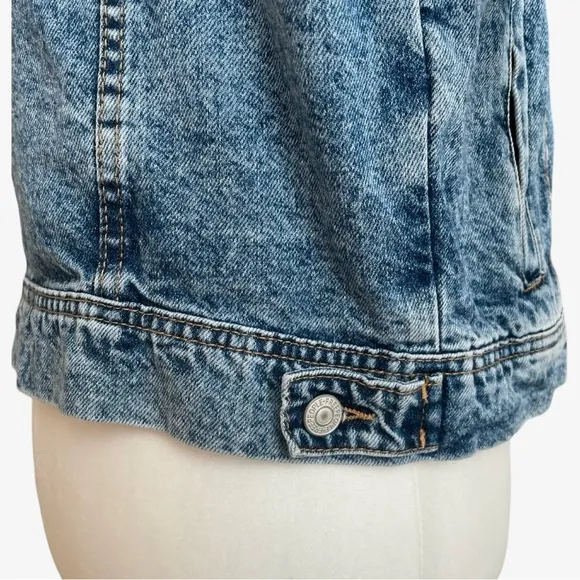 Free People We the Free &quot;Rumors&quot; Cropped Denim Jacket Light Indigo Blue XS EUC