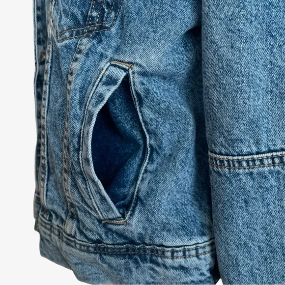 Free People We the Free &quot;Rumors&quot; Cropped Denim Jacket Light Indigo Blue XS EUC