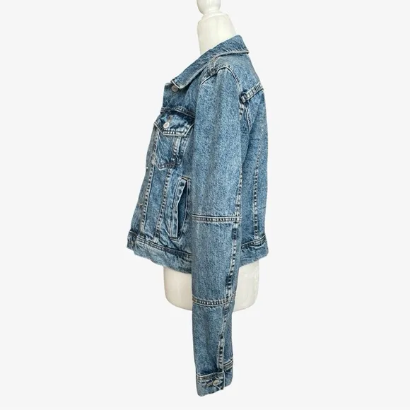 Free People We the Free &quot;Rumors&quot; Cropped Denim Jacket Light Indigo Blue XS EUC