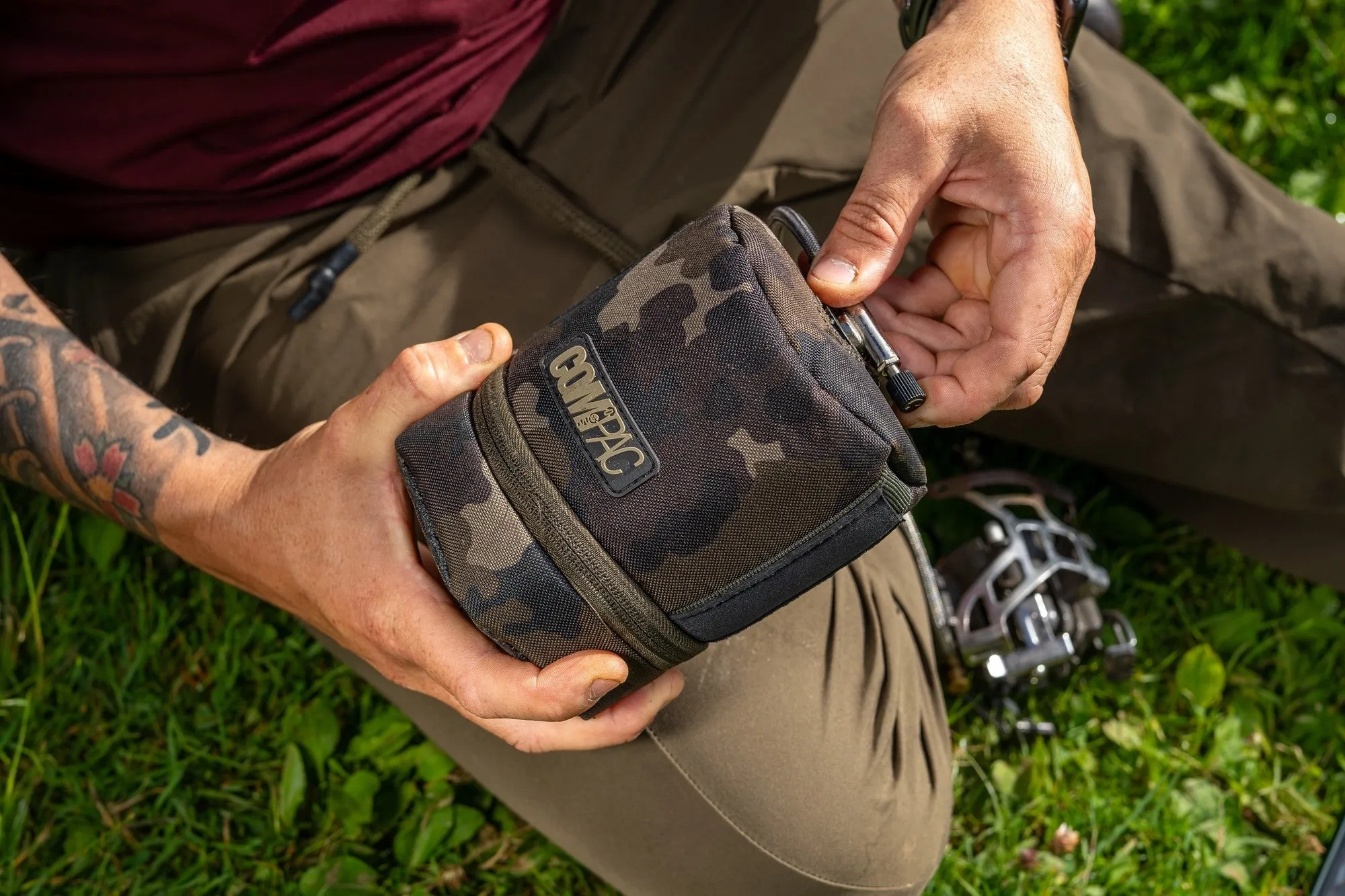 KORDA Compac Gas Canister Jacket Dark Kamo
