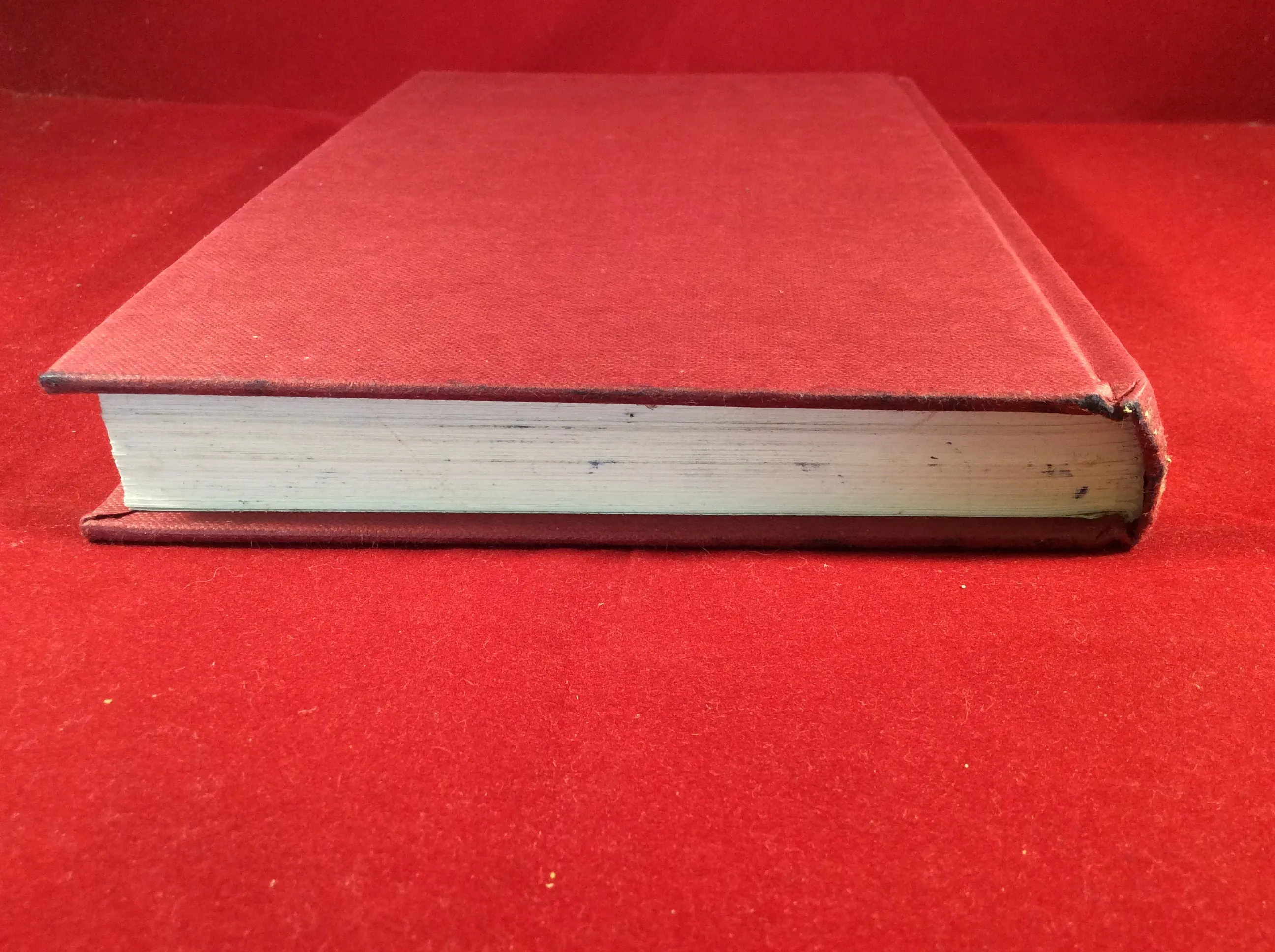 Mary Williams, Ravenscarne and Other Ghost Stories, PIATKUS, 1991, First UK Edition, Signed and Inscribed.