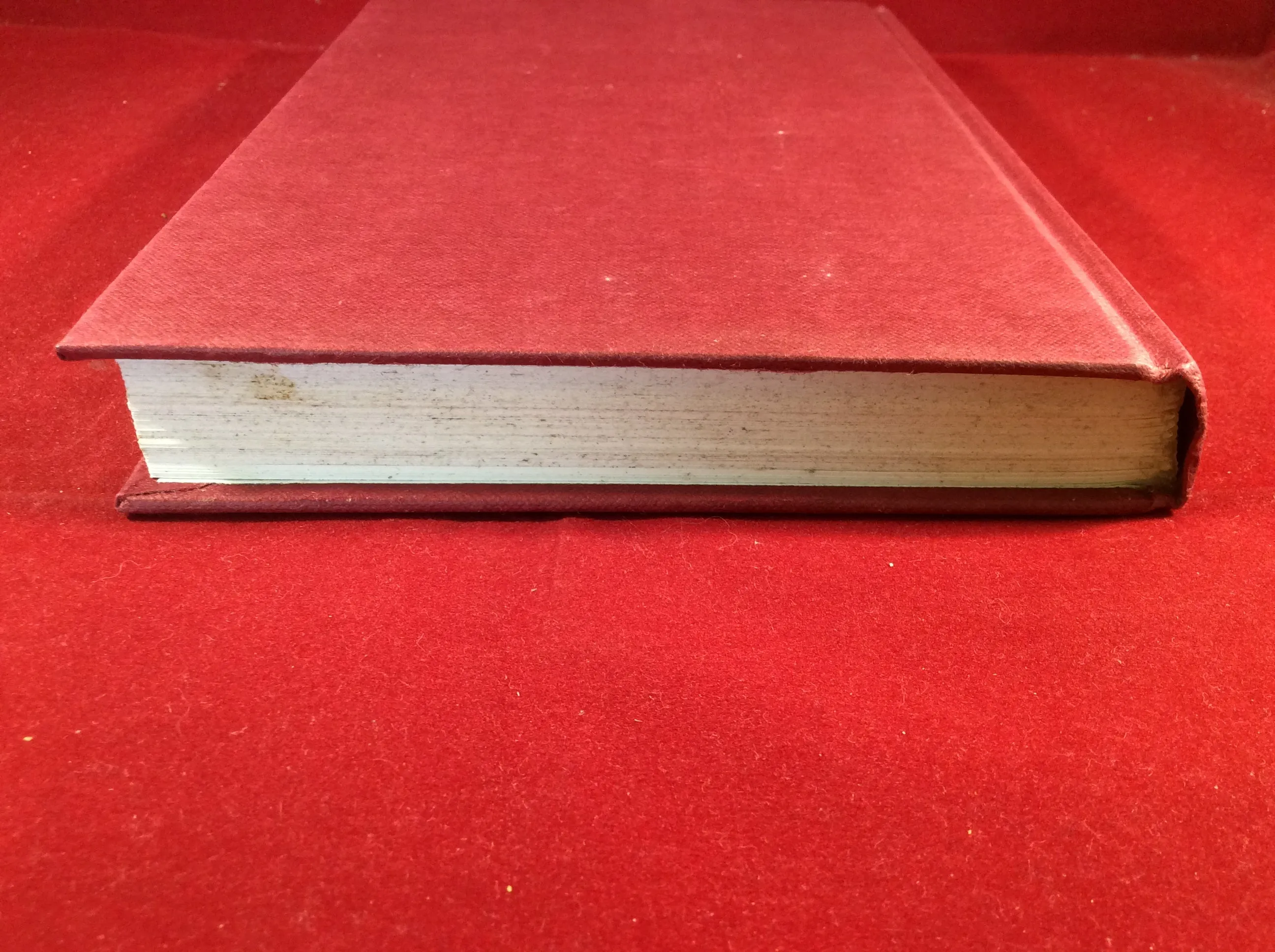 Mary Williams, Ravenscarne and Other Ghost Stories, PIATKUS, 1991, First UK Edition, Signed and Inscribed.