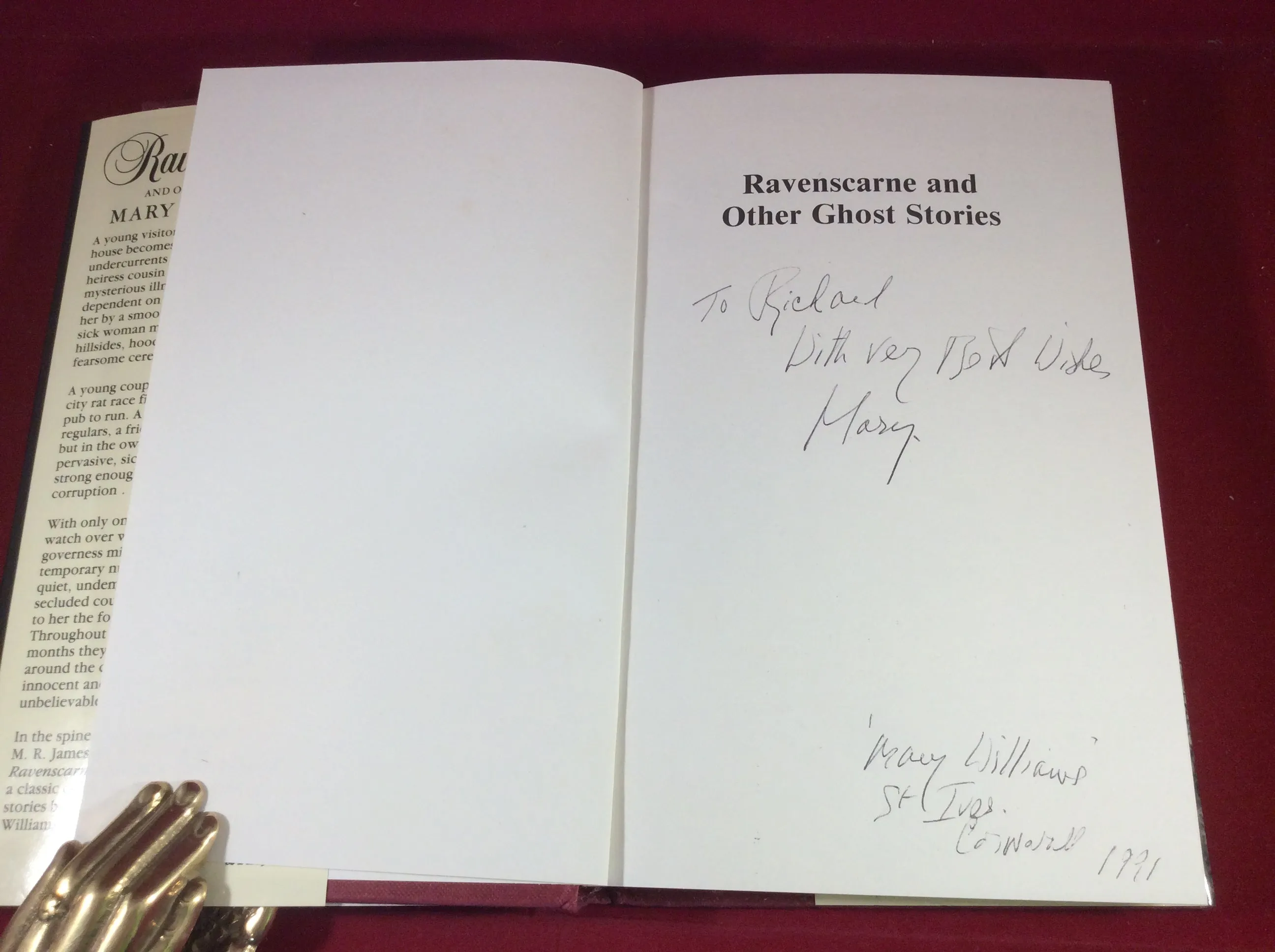 Mary Williams, Ravenscarne and Other Ghost Stories, PIATKUS, 1991, First UK Edition, Signed and Inscribed.