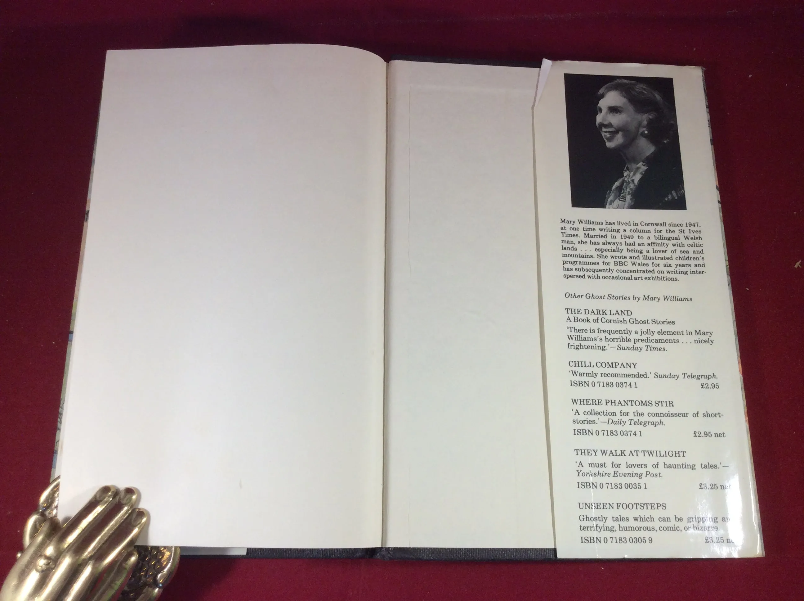 Mary Williams, Where No Birds Sing: Stories of the Macabre, William Kimber, 1978, First Edition