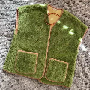 November Vest 2022 Tangy Green