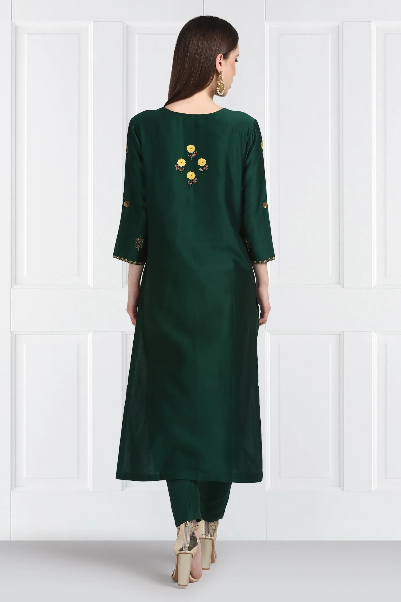 Panna Kaner Floral Resham Buti Kurta With Silk Pants and Organza Silk Scalloped Dupatta