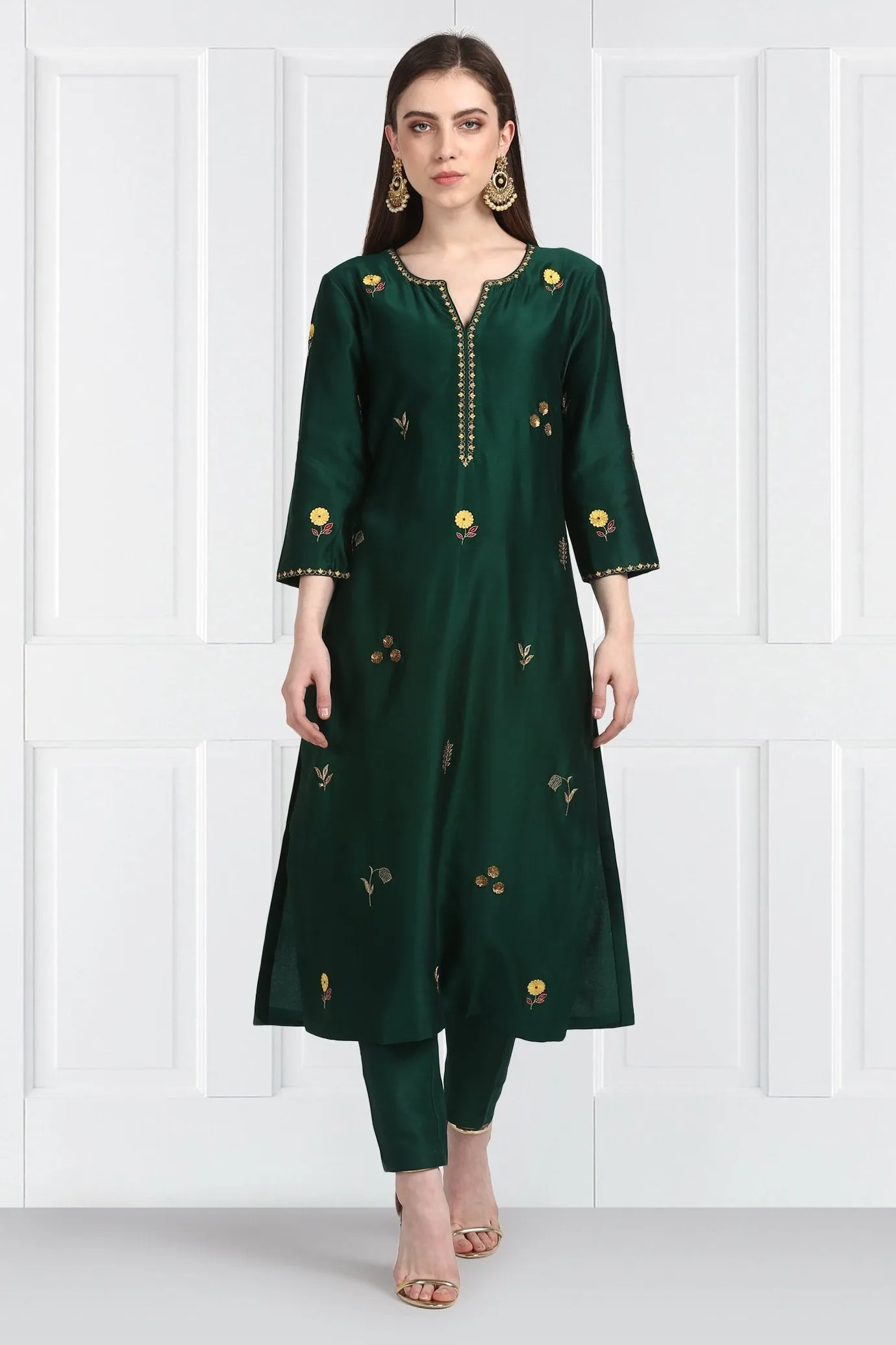 Panna Kaner Floral Resham Buti Kurta With Silk Pants and Organza Silk Scalloped Dupatta