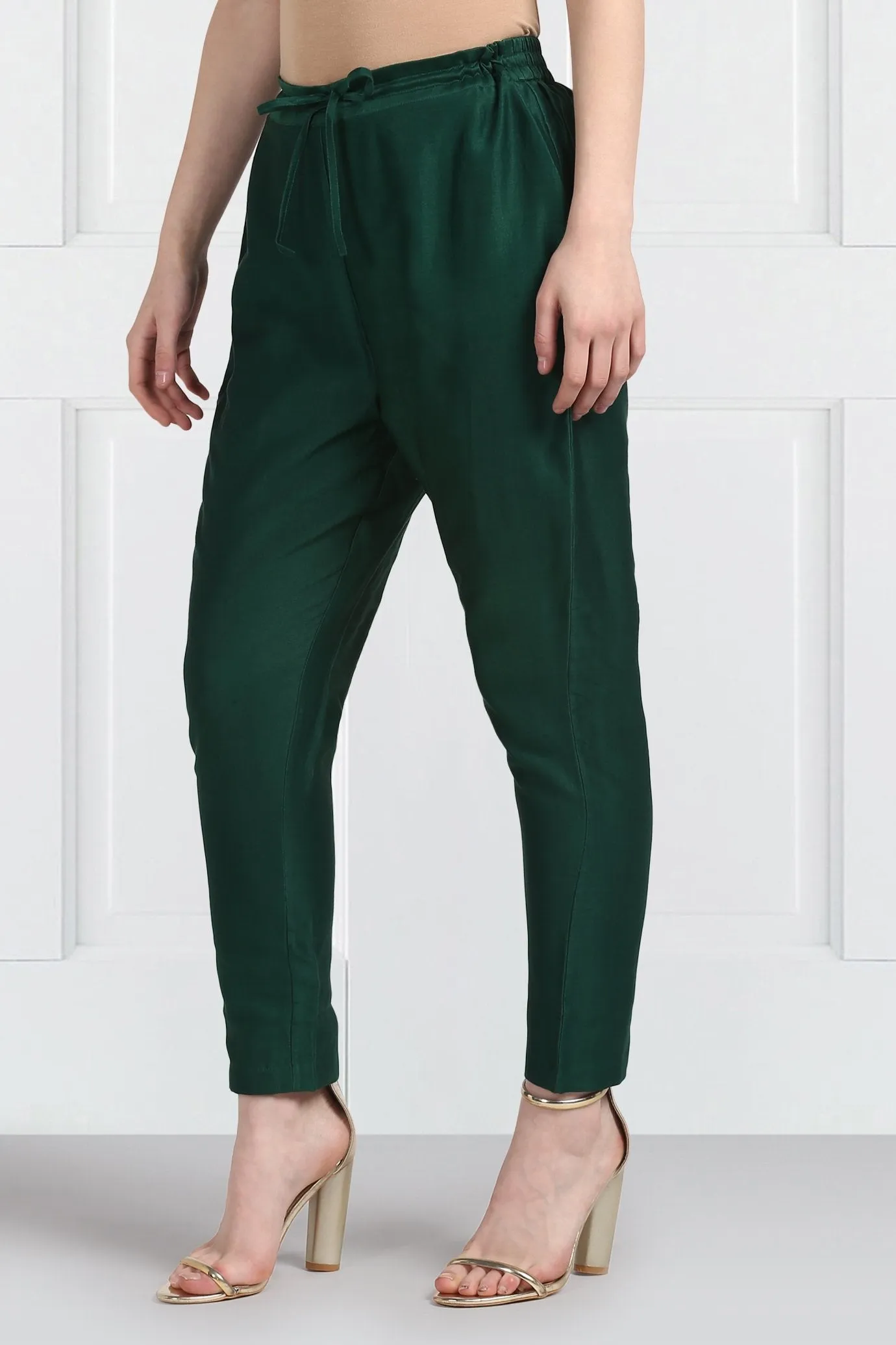 Panna Kaner Floral Resham Buti Kurta With Silk Pants and Organza Silk Scalloped Dupatta