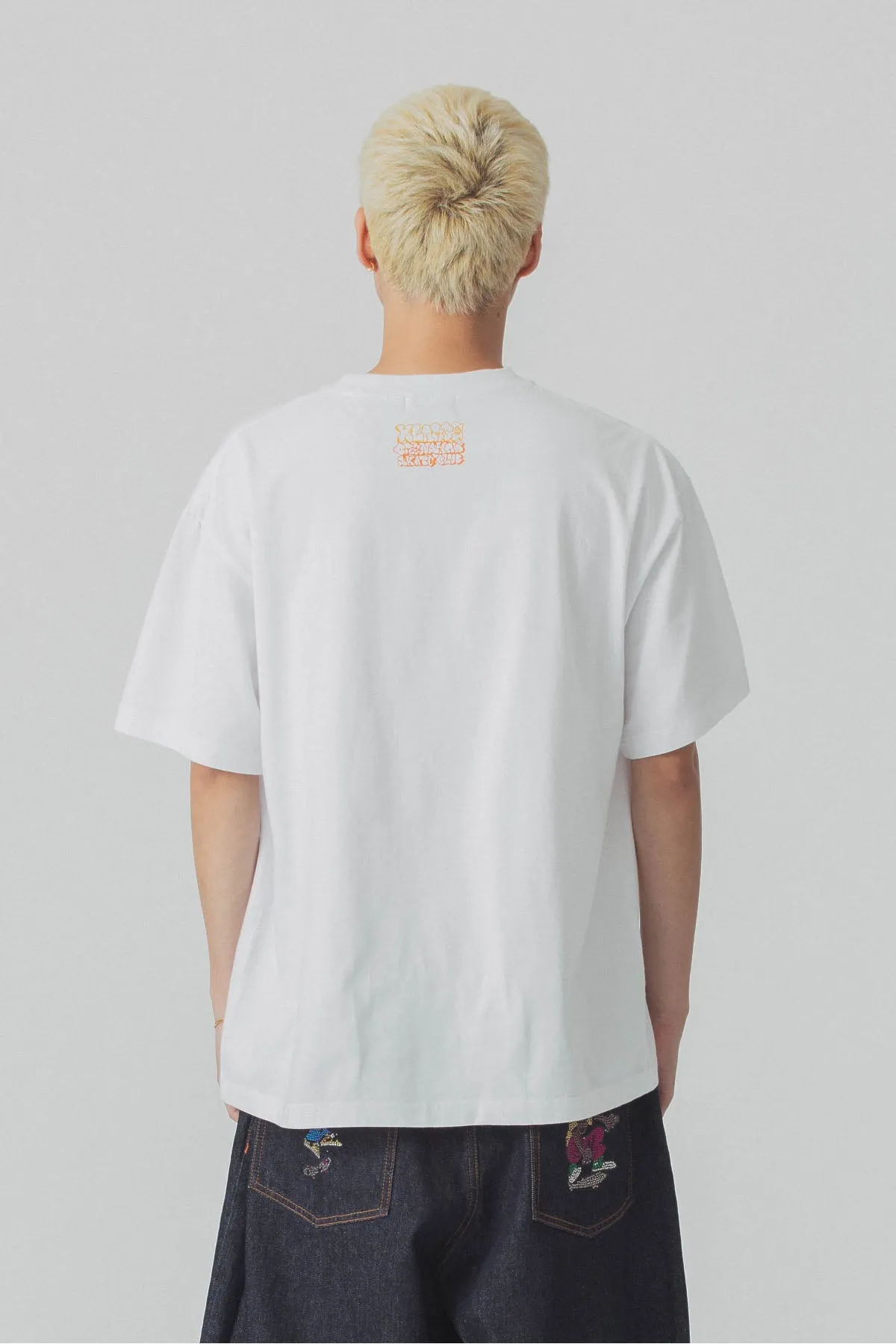 XLARGE x CSC VANDALISED POLICE CAR TEE - WHITE