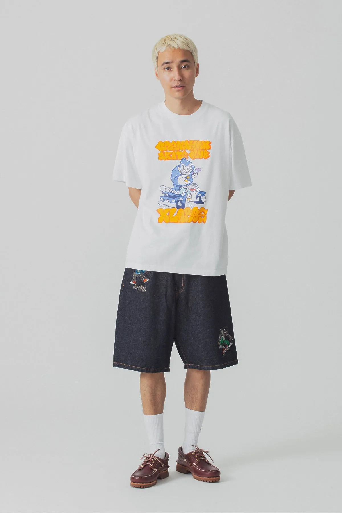 XLARGE x CSC VANDALISED POLICE CAR TEE - WHITE